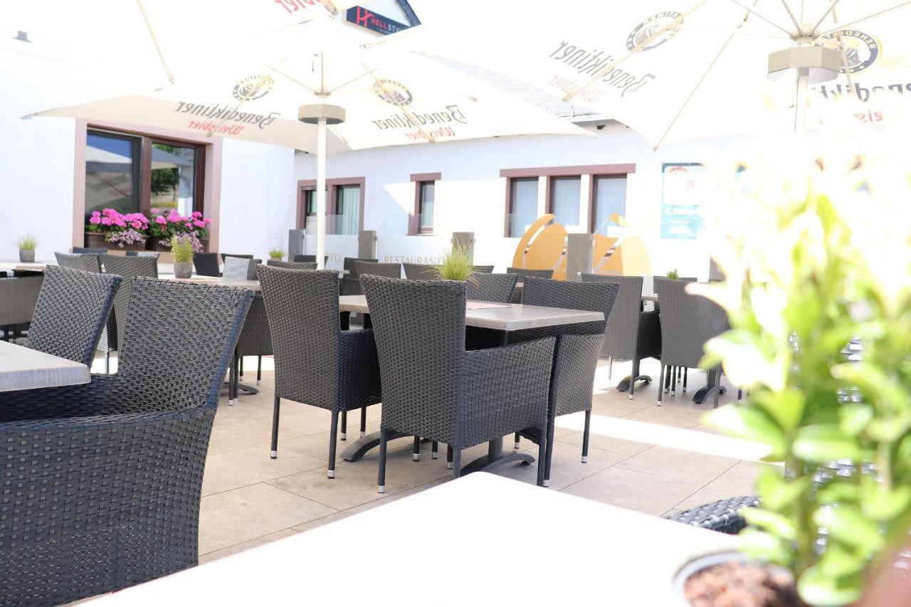 Hotel Restaurant Haus Zwicker Bleialf Exterior foto